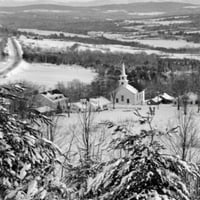 Vermont, Waterford, snježno pokriveni borovi i crkveni tisak plakata