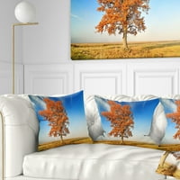 Designart šareno usamljeno jesensko stablo - pejzažni jastuk za bacanje fotografija - 16x16